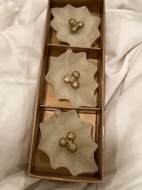 VTG Illusions frosted white holly Leaf floating candles CHRISTMAS DECOR VTG